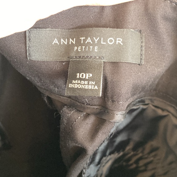 Ann Taylor Black Shorts, Size 10 P - Picture 3 of 6